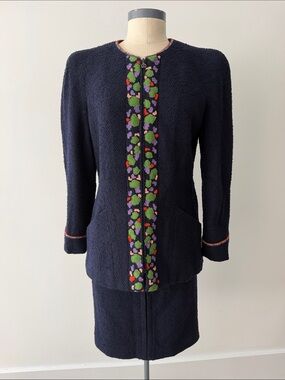 CHANEL Boutique Beautiful Navy Boucle Women's Jacket with matching skirt.